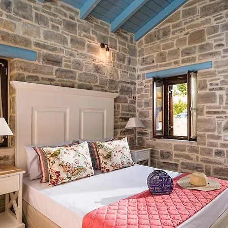 Villa Phaistos - Crete Poolside Luxury Retreats *