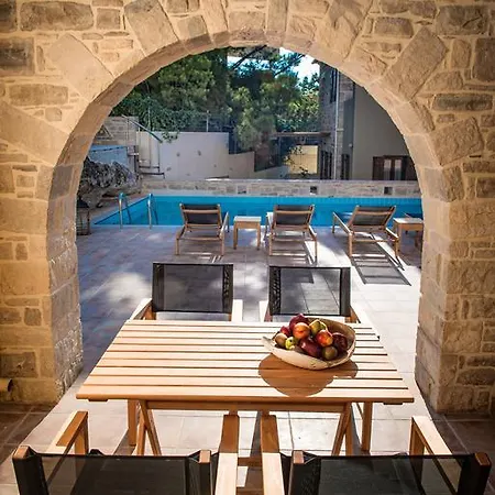 Phaistos - Crete Poolside Luxury Retreats * Sívas